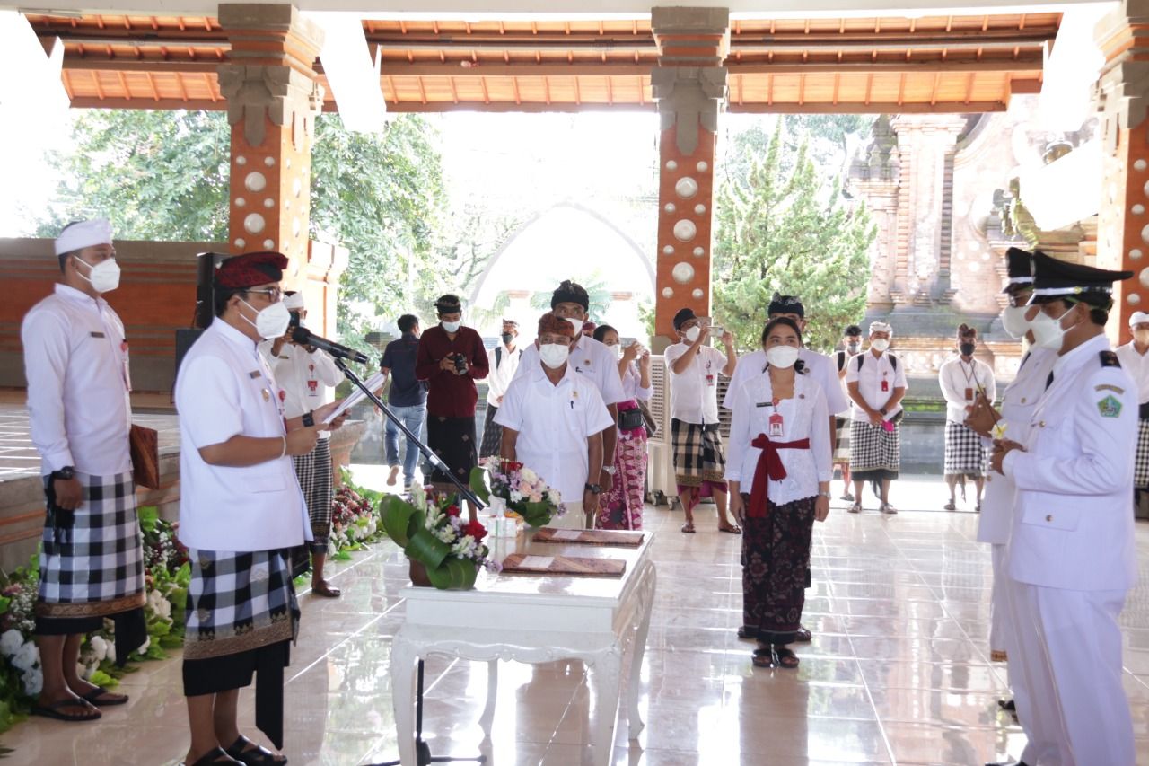 podiumnews.com-Lantik Perbekel, Sanjaya Ingatkan Kerjasama dan Gotong Royong